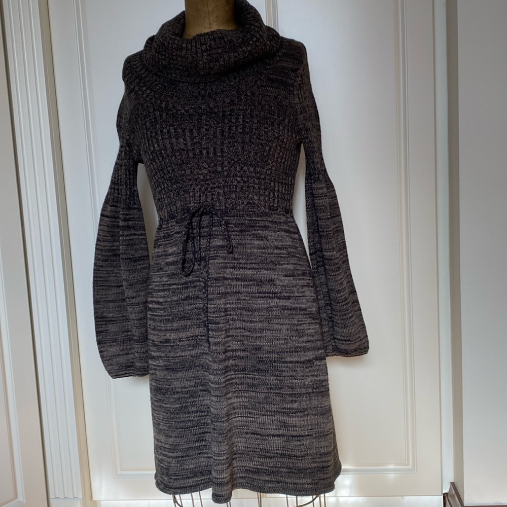 CALVIN KLEIN SWEATER DRESS SIZE S.